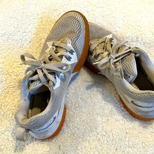 Nike Women's Zoom Live Size 8